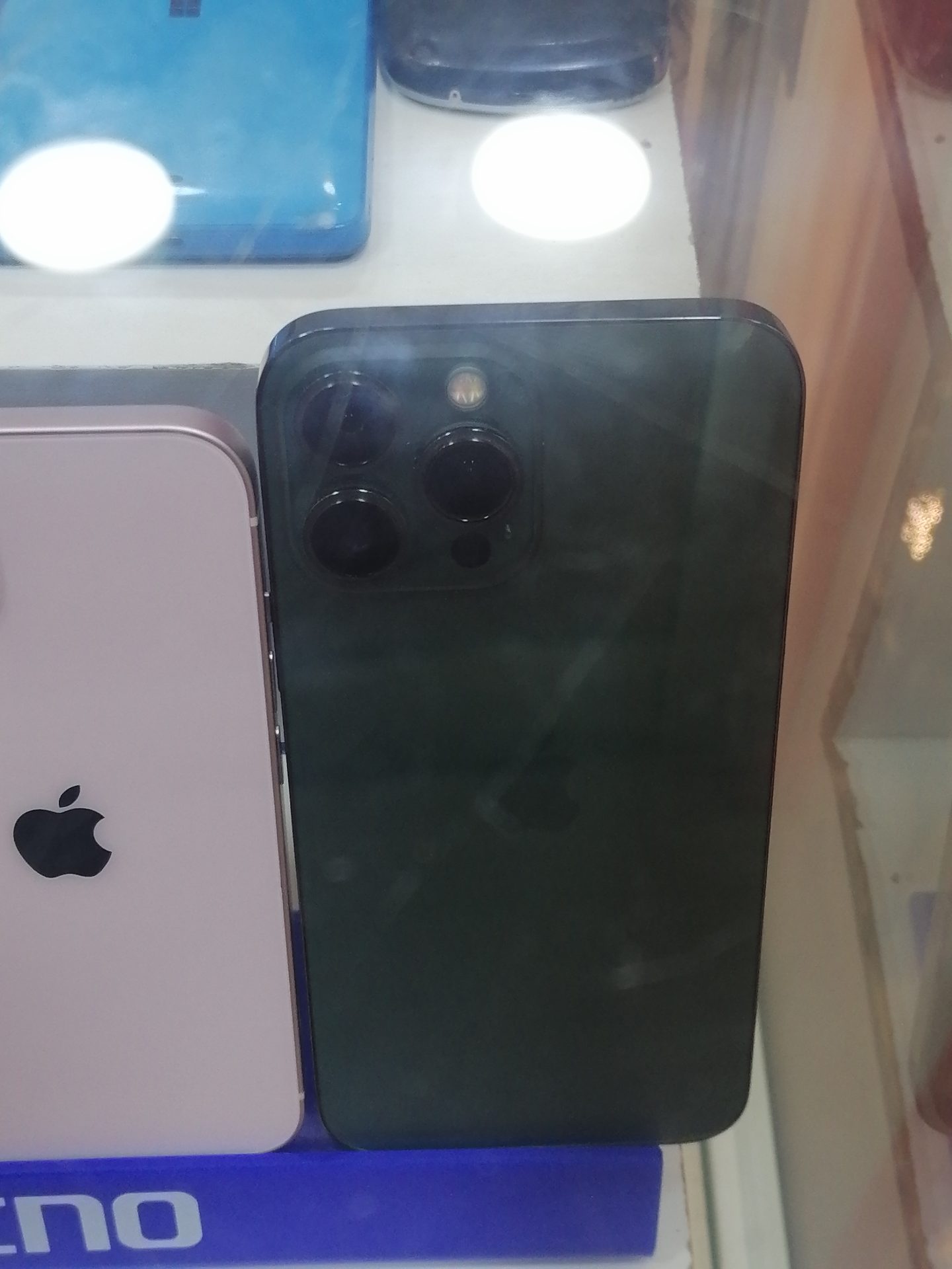 ايفون 13 برو ماكس للبيع